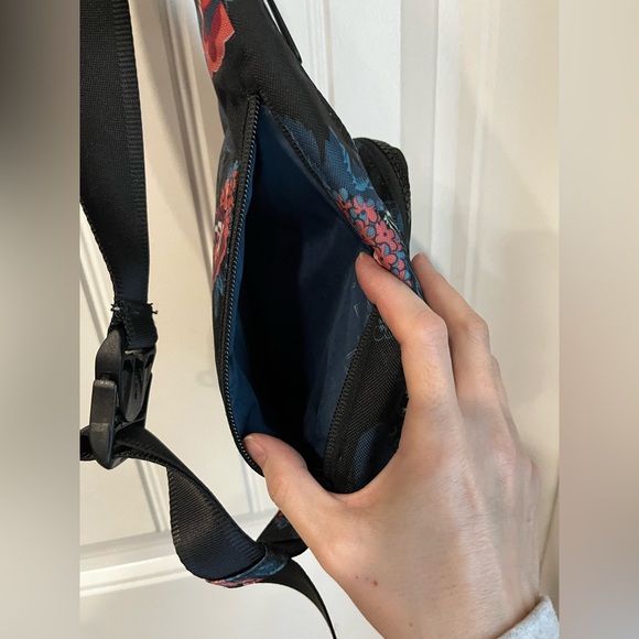 Vera Bradley Reactive Mini Sling Backpack ROSE FOLIAGE - Picture 7 of 14